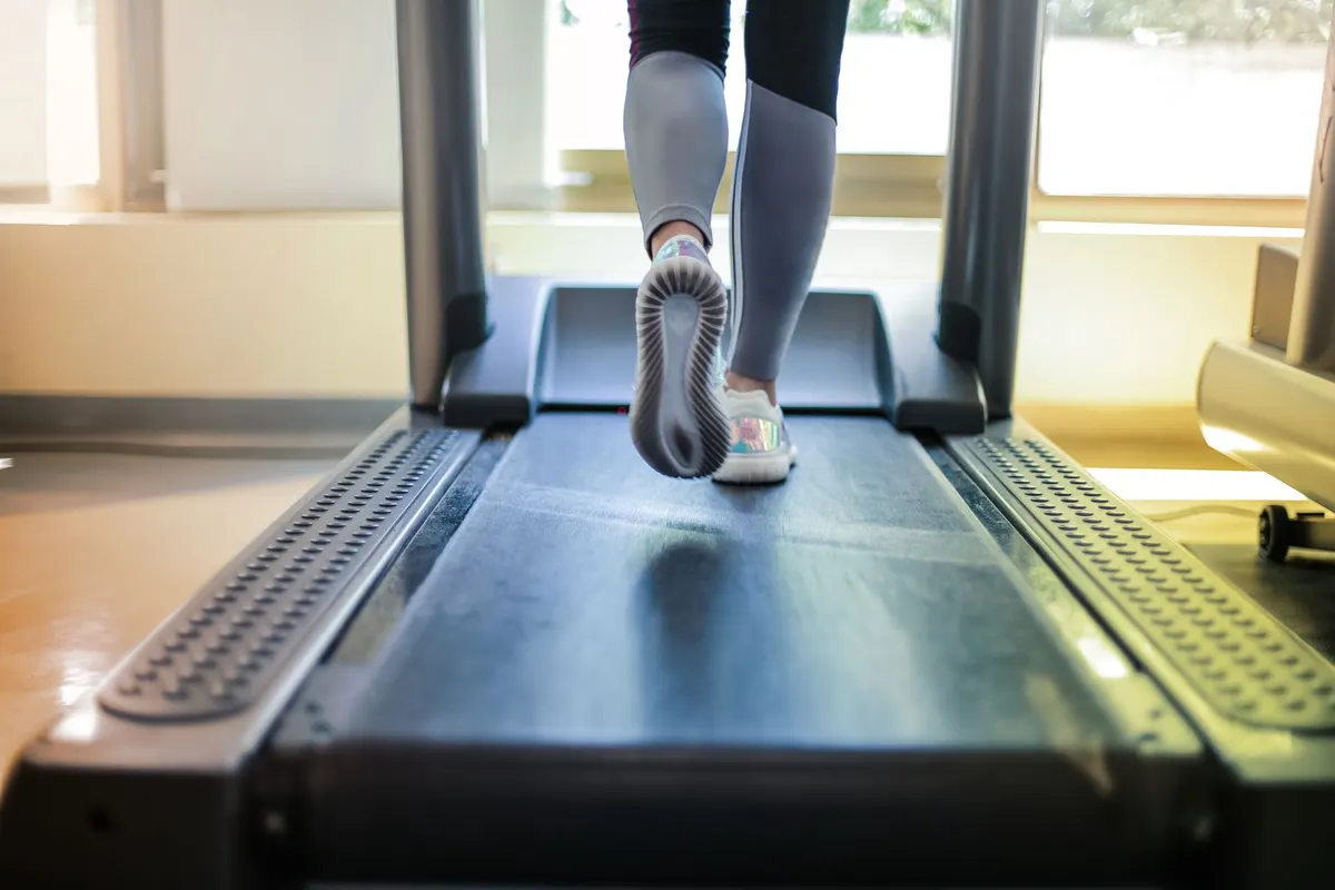 Cinta de correr plegable: cuál elegir para casa (caminar o correr)